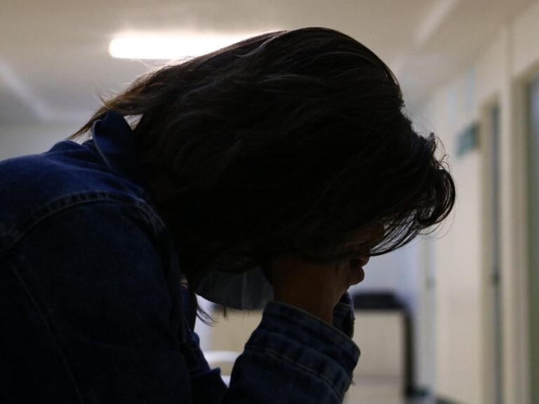 Puede el dolor de cabeza estar asociado con estrés, depresión o ansiedad