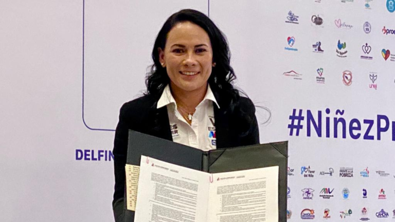 Alejandra del Moral firma pacto por la primera infancia en el Edomex