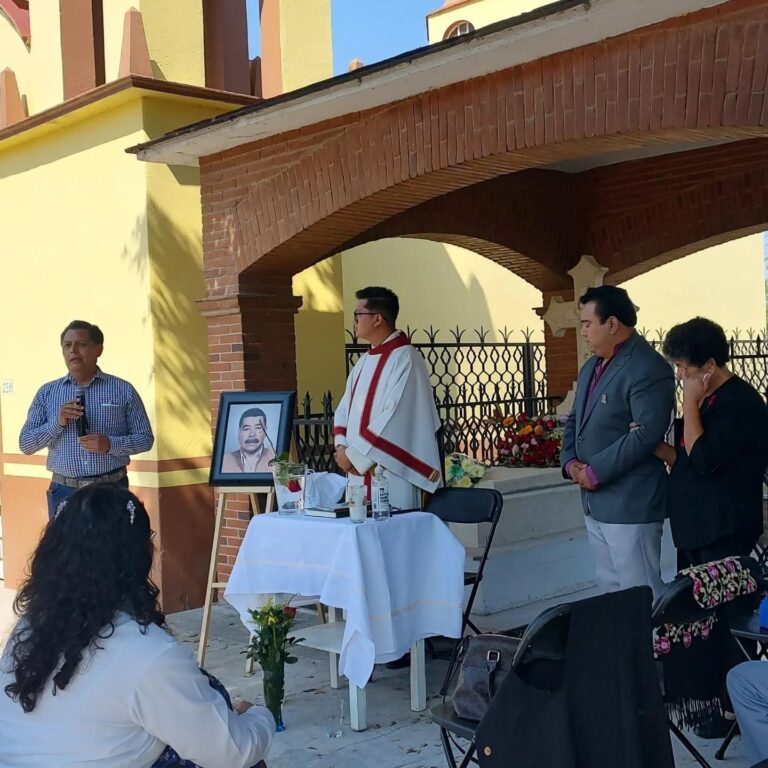 Conmemoran en Panteón Municipal el sexto aniversario luctuoso del Expresidente Municipal Felipe Martínez