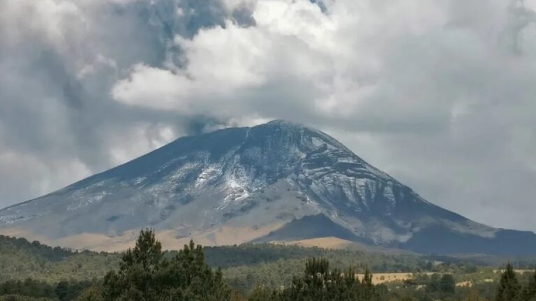 Reportan caída de ceniza del Popocatépetl en 8 municipios de Edomex