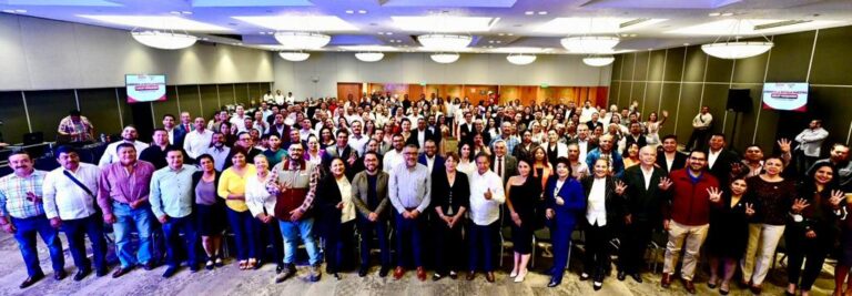 Se reunió Delfina Gómez con alcaldes y diputados de Morena, PT y PVEM en Edomex