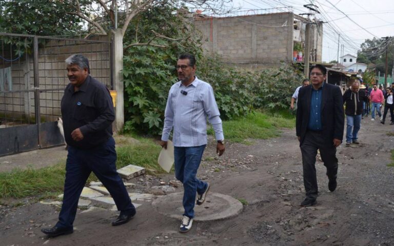 Arranca pavimentación con concreto hidráulico en la Cerrada Capulines, Barrio Cuaxoxoca