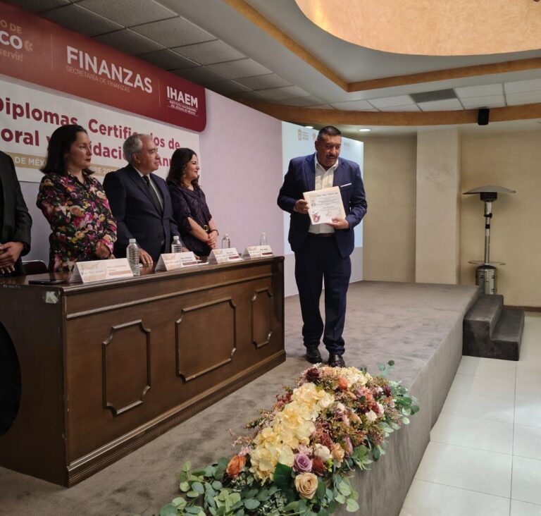 Director de Catastro de Teoloyucan obtiene certificación de competencia laboral