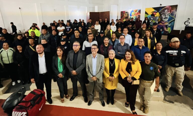 Entregó Presidente Municipal de Teoloyucan seguros de vida a policías y a personal de Protección Civil