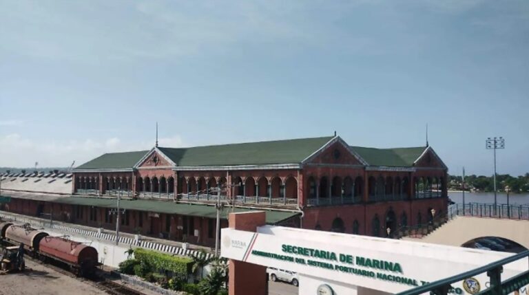 Ex director de aduana de Tampico delata red de huachicol fiscal; cobraban 1.7 mdp por buque