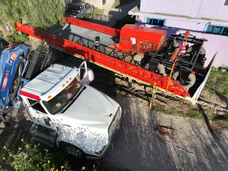 Gobierno de Zumpango recibe maquinaria para limpieza de la laguna