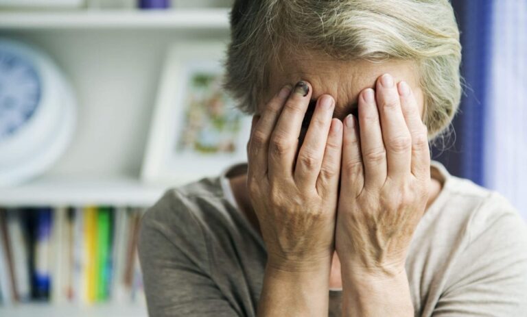 Golpea motociclista a anciano en Coacalco tras reclamarle paso peatonal