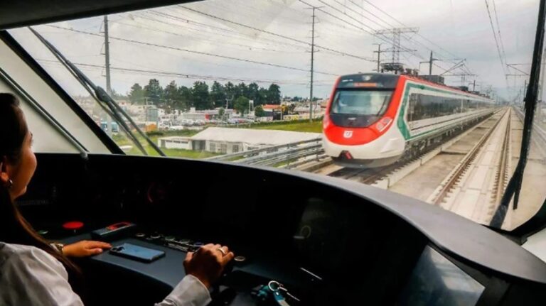 Más de 11.7 millones de personas han viajado en El Insurgente en dos años