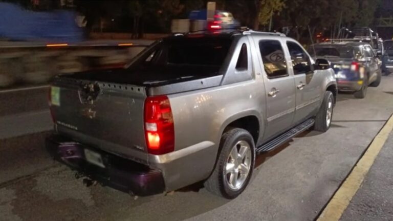 Aseguran vehículo y detienen a presuntos asaltantes de transportista en Edomex