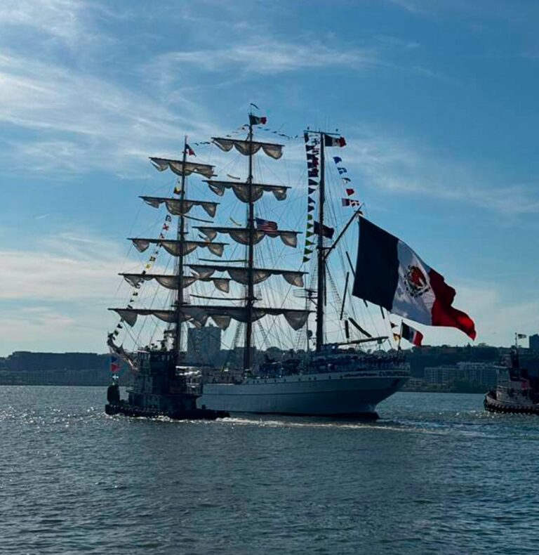 Buque escuela “Cuauhtémoc” zarpa de Nueva York tras choque