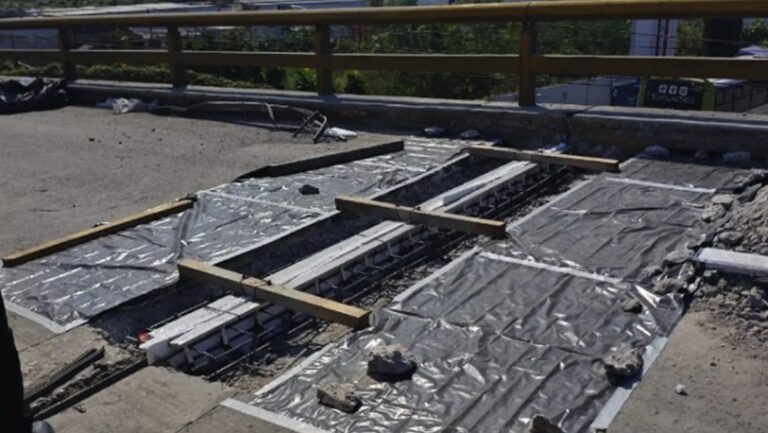 En Cuautitlán restringen paso a transporte pesado en el Puente Madero por daños estructurales