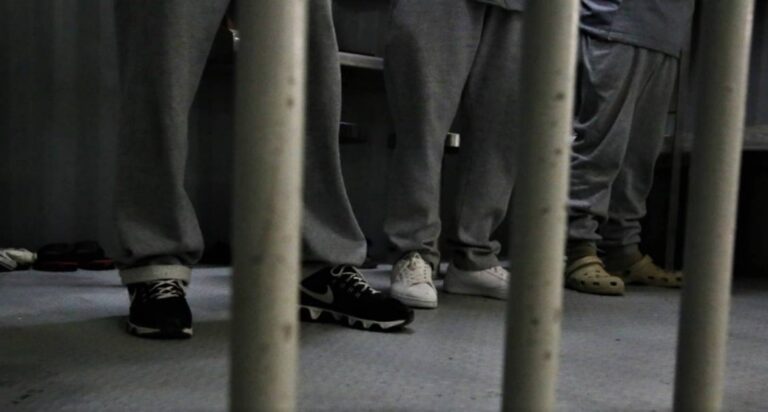 Entre ratas y a puras salchichas… así describen la vida en penales del Edomex