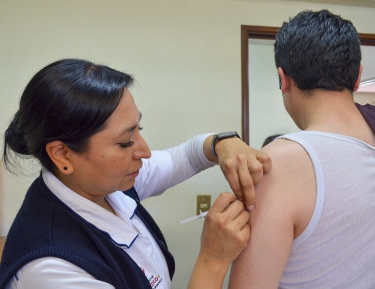 Intensifican vacunación contra sarampión y rubeola en Edomex