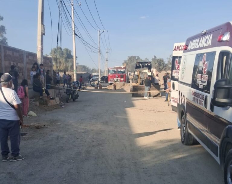 Un fallecido y dos heridos tras derrumbe en obra de drenaje en Zumpango