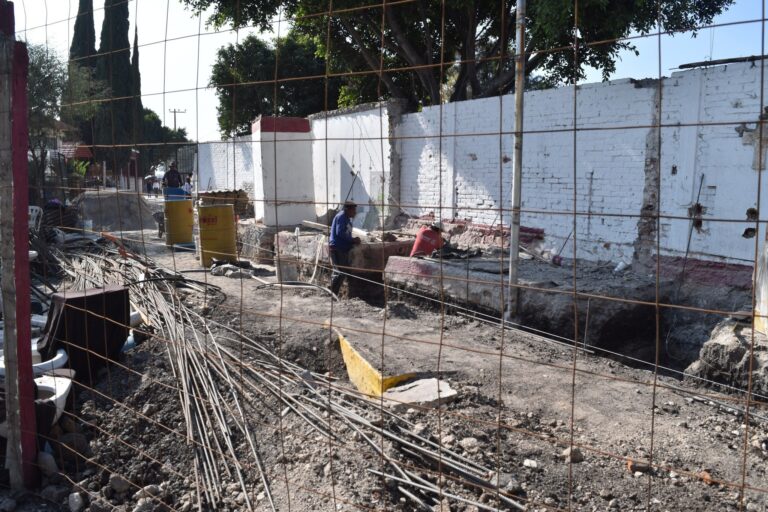 Avanza construcción de nuevos baños en el Panteón Municipal de Teoloyucan