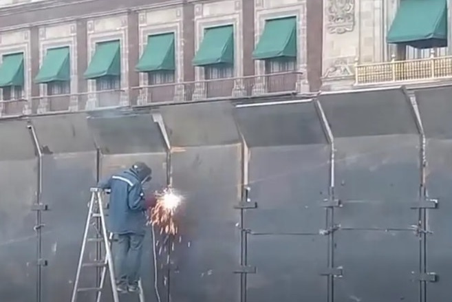 Blindan Palacio Nacional por marcha de la Generación Z