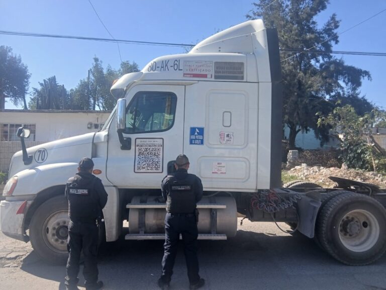 Policía de Jaltenco recupera tráiler robado en el Circuito Exterior Mexiquense