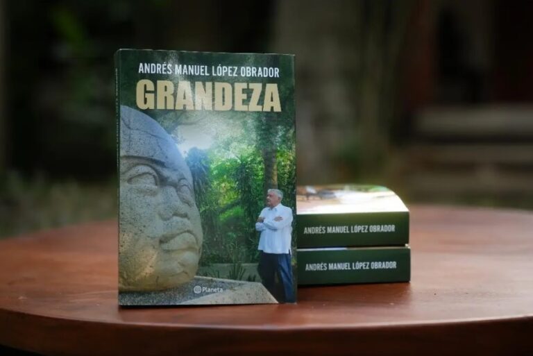 ¿De qué trata ‘Grandeza’, el libro que lanzó AMLO?
