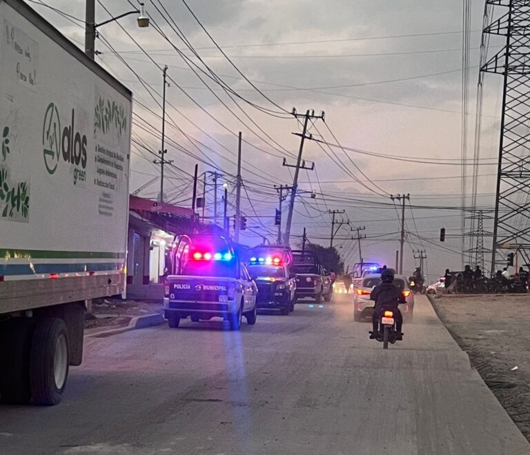 Enfrentamiento entre policías de Tepoztlán y pobladores de Teoloyucan por obra de pavimentación en San Sebastián