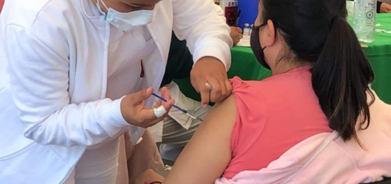 Insiste Salud en llamado a vacunación por temporada invernal