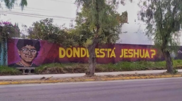 Pintan mural en Izcalli para exigir la localización de Jeshua Cisneros