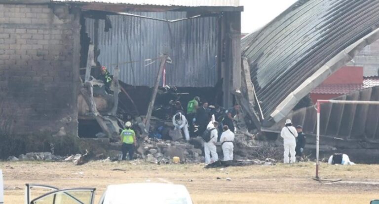 Diez muertos, cero respuestas: familias denuncian omisiones tras desplome de jet cerca del Aeropuerto de Toluca