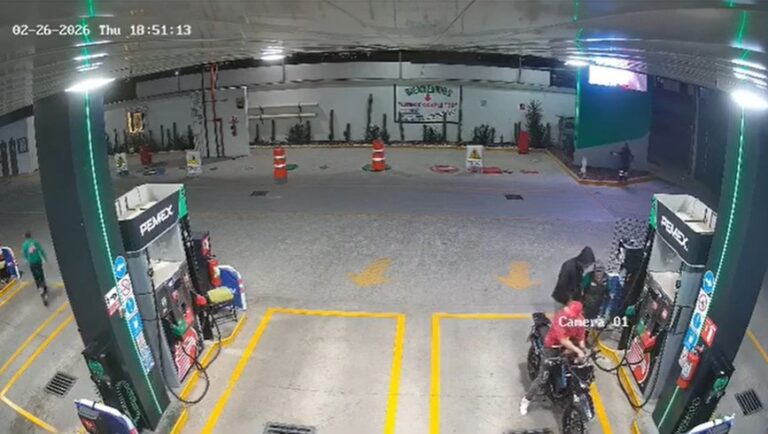 En menos de 30 segundos asaltan gasolinera en Zumpango