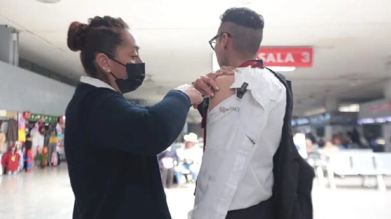 Exhortan a pasajeros a usar cubrebocas en transporte público del Edomex