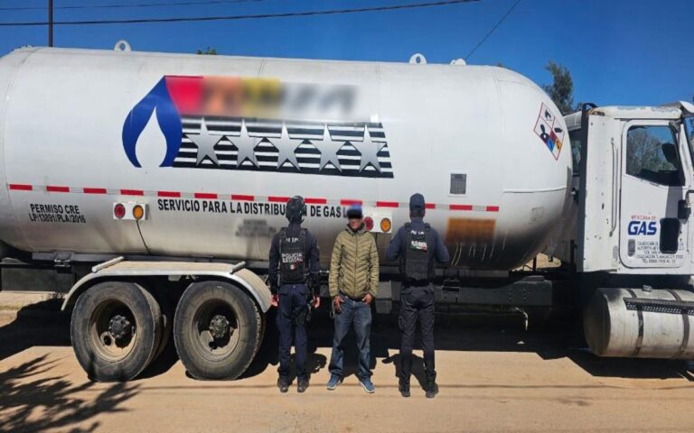 Detienen a conductor con 22 mil litros de huachicol
