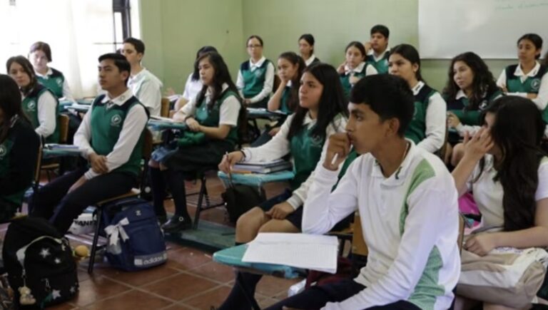 Edomex garantizará 200 mil lugares en bachillerato para ciclo 2026-2027