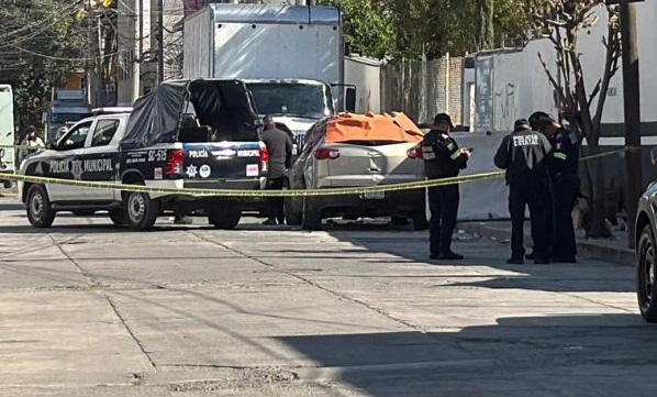 Hallan cuerpos de dos hombres en calles de Tultitlán