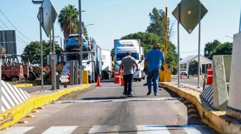 Confusión frena protestas… pero brotan bloqueos en varios estados del país