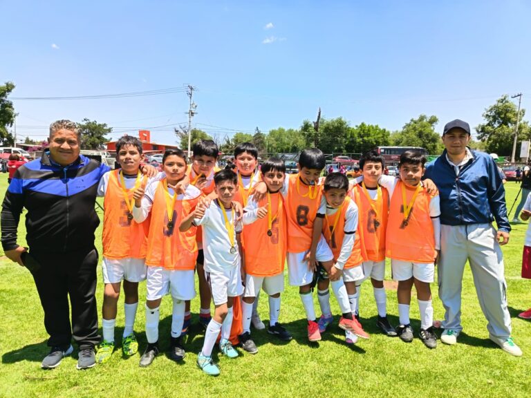 Equipo varonil de la Primaria Tratados de Teoloyucan campeones del Mundialito Escolar 2026