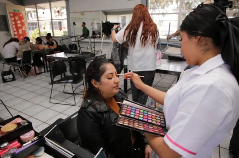 Estudia inglés, carpintería o confección de prendas por menos de 200 pesos: Edomex te capacita para el empleo o autoempleo a través del ICATI