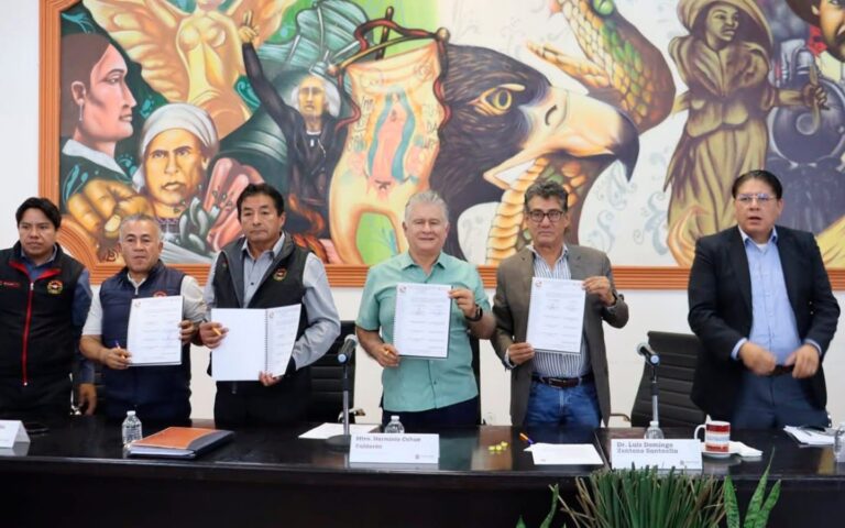 Firman Ayuntamiento de Teoloyucan y Sindicato convenio de salarios y prestaciones