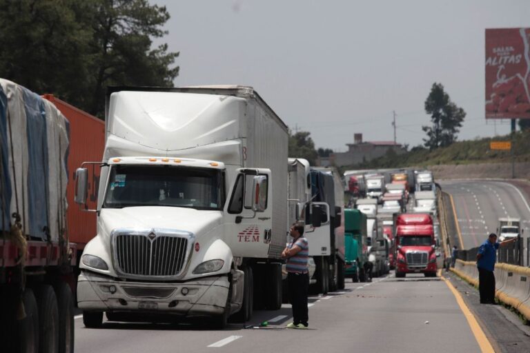 Transportistas y campesinos confirman paro indefinido este lunes 6 de abril