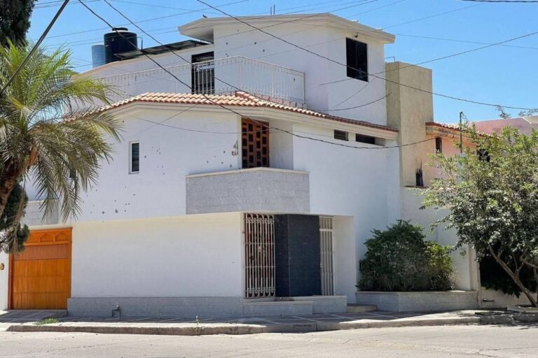 Balean casa de Rubén Rocha Moya, gobernador de Sinaloa con licencia