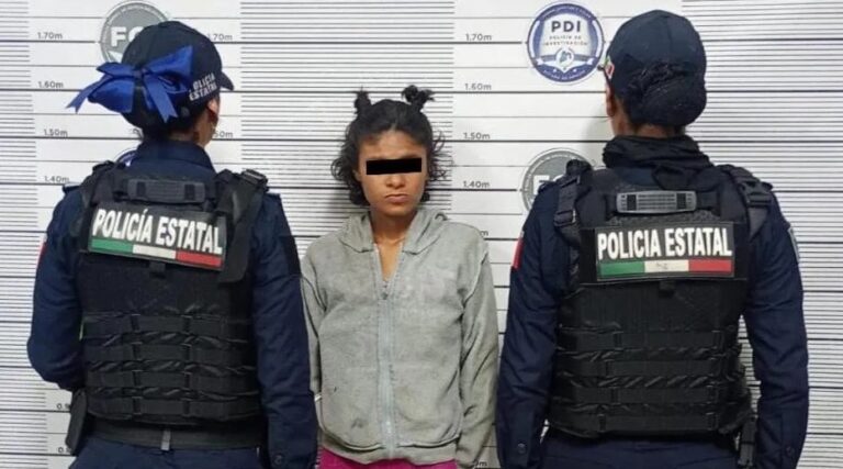 Detienen a mujer armada con cuchillo que intentó robar a una bebé en Naucalpan