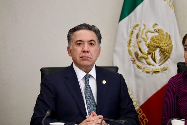 Inzunza pide licencia, a casi un mes de que EE.UU. presentó cargos por narco