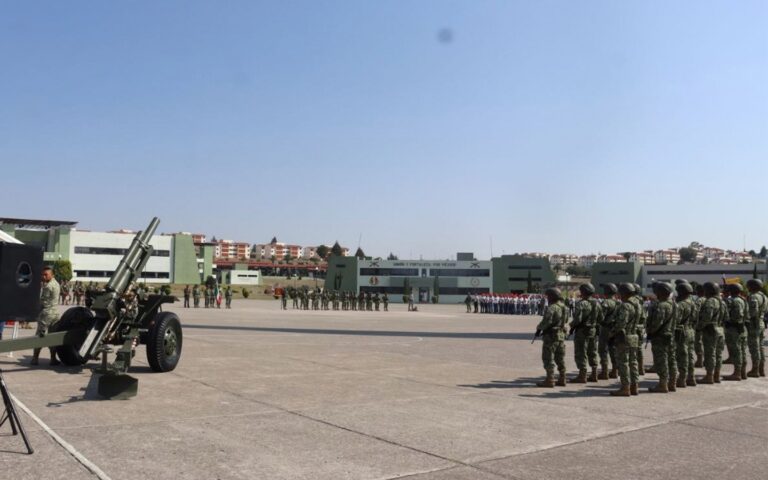Juran bandera jóvenes del servicio militar nacional en Campo Militar No. 37-C en San Miguel de los Jagüeyes