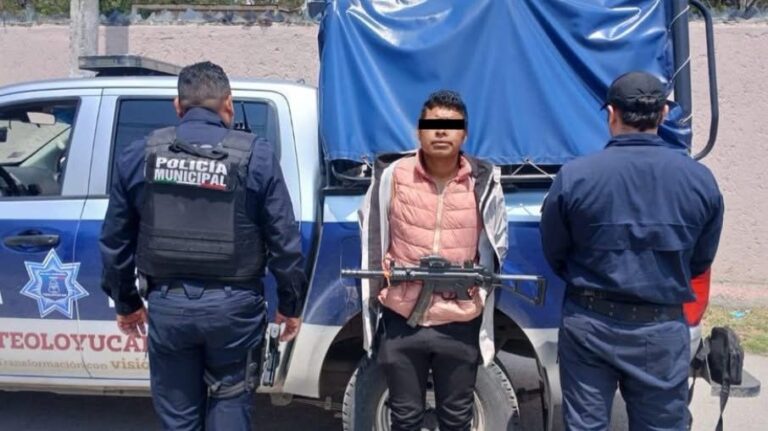 Policía Municipal de Teoloyucan detuvo a un hombre con replica de arma de fuego en Santa María, Caliacac