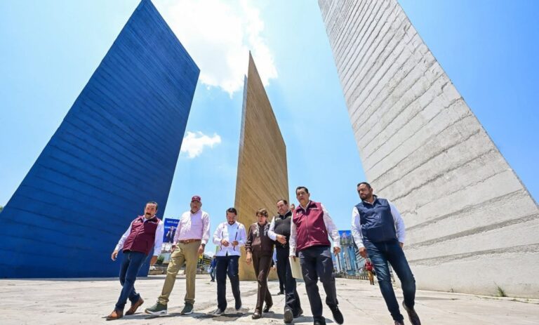 Recorre Delfina Gómez los 108 km de obra en el Periférico Norte