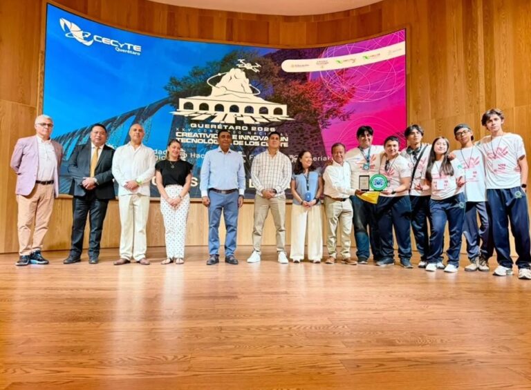 Talento mexiquense conquista primer lugar nacional en competencia de drones y tercer sitio en Hackathon
