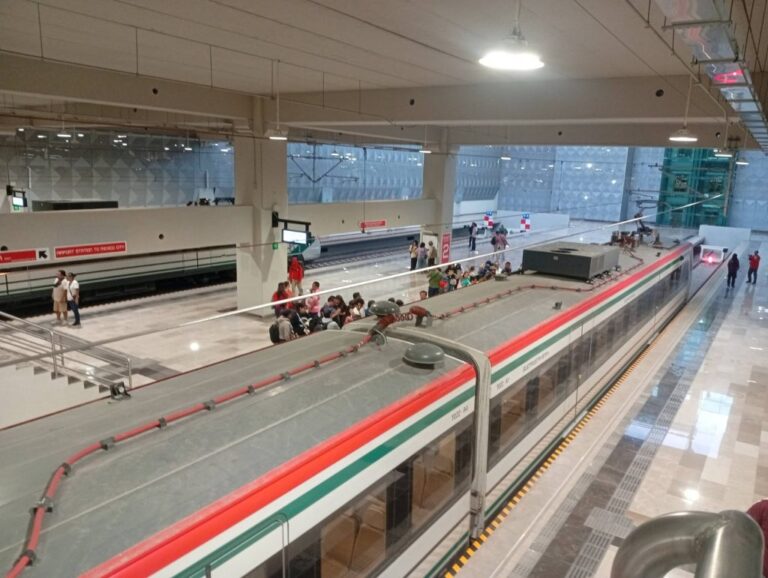 Aumenta uso del tren al AIFA por llegada de turistas del Mundial
