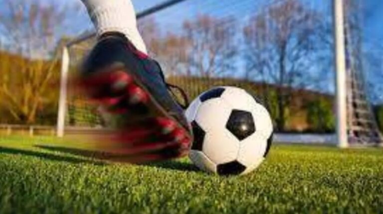 ¿Por qué los balones de futbol tienen pentágonos y hexágonos? La ciencia detrás de su diseño