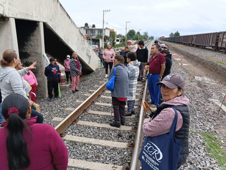 Vecinos de El Tejado rechazan retiro del puente peatonal y advierten posibles movilizaciones en Teoloyucan