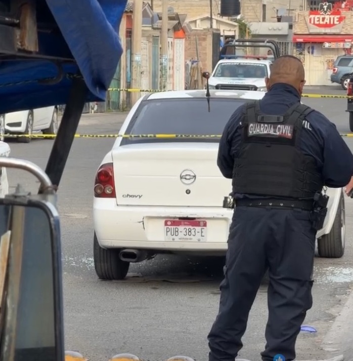 Acribillan a hombre dentro de su vehículo en Héroes Tecámac; investigan posible ajuste de cuentas