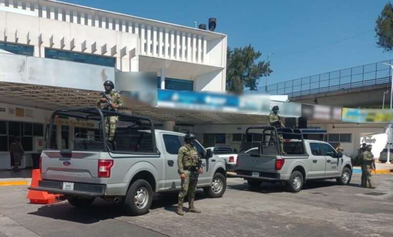 Catean farmacia en Tlalnepantla y aseguran medicamentos controlados