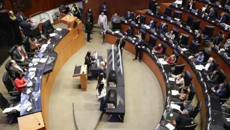 Chocan legisladores de Morena, PAN, PRI y MC por derechos de audiencias