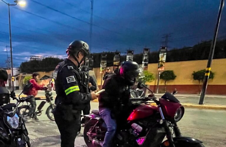 Cuestionan habitantes de Tepotzotlán operativos contra motociclistas